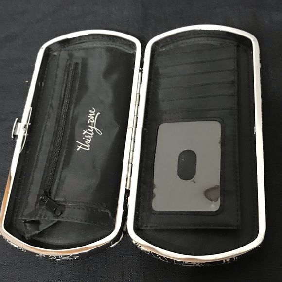 Thirty-One Hard Shell Wallet - Picture 4 of 5